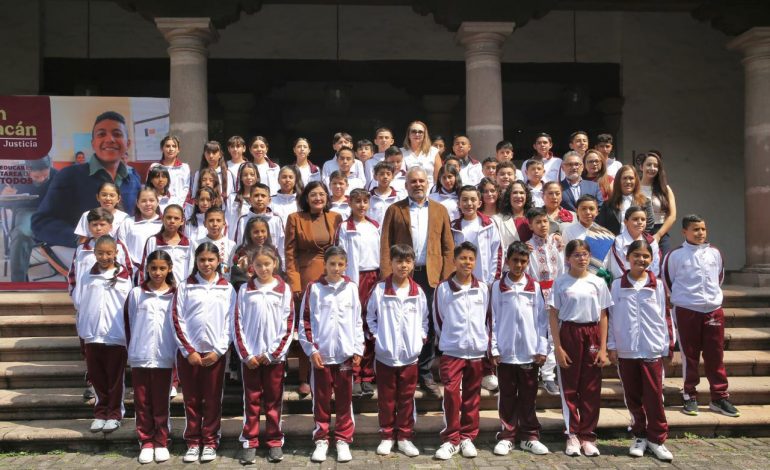 Reconoce Bedolla el talento estudiantil, entrega laptops a los 52 ganadores de la Olimpiada del Conocimiento Infantil 2026