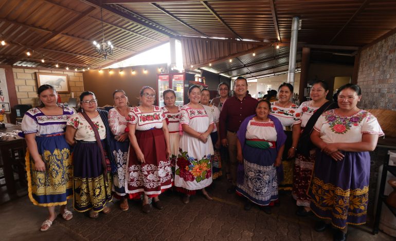 En Huiramba, Torres Piña reconoce la fuerza de las comunidades, la cultura y el patrimonio
