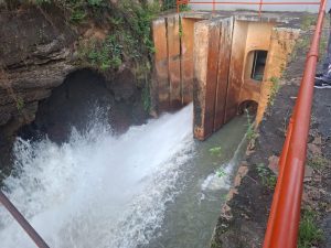 Inicia desfogue de la Presa de Conitzio; no hay riesgo para la población: Conagua.