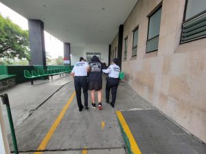 Guardia Civil brinda apoyo a ciudadano con problemas respiratorios en Morelia.