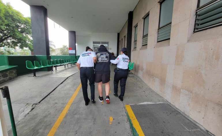 Guardia Civil brinda apoyo a ciudadano con problemas respiratorios en Morelia.