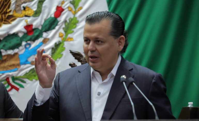 En Michoacán el reclutamiento forzado no es un delito; propone Memo Valencia castigarlo con hasta 40 años de prisión.