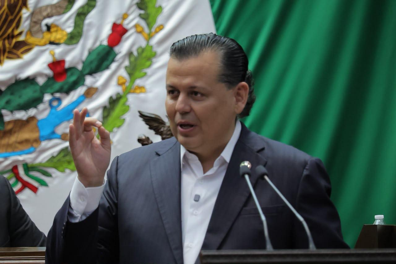 En Michoacán el reclutamiento forzado no es un delito; propone Memo Valencia castigarlo con hasta 40 años de prisión.