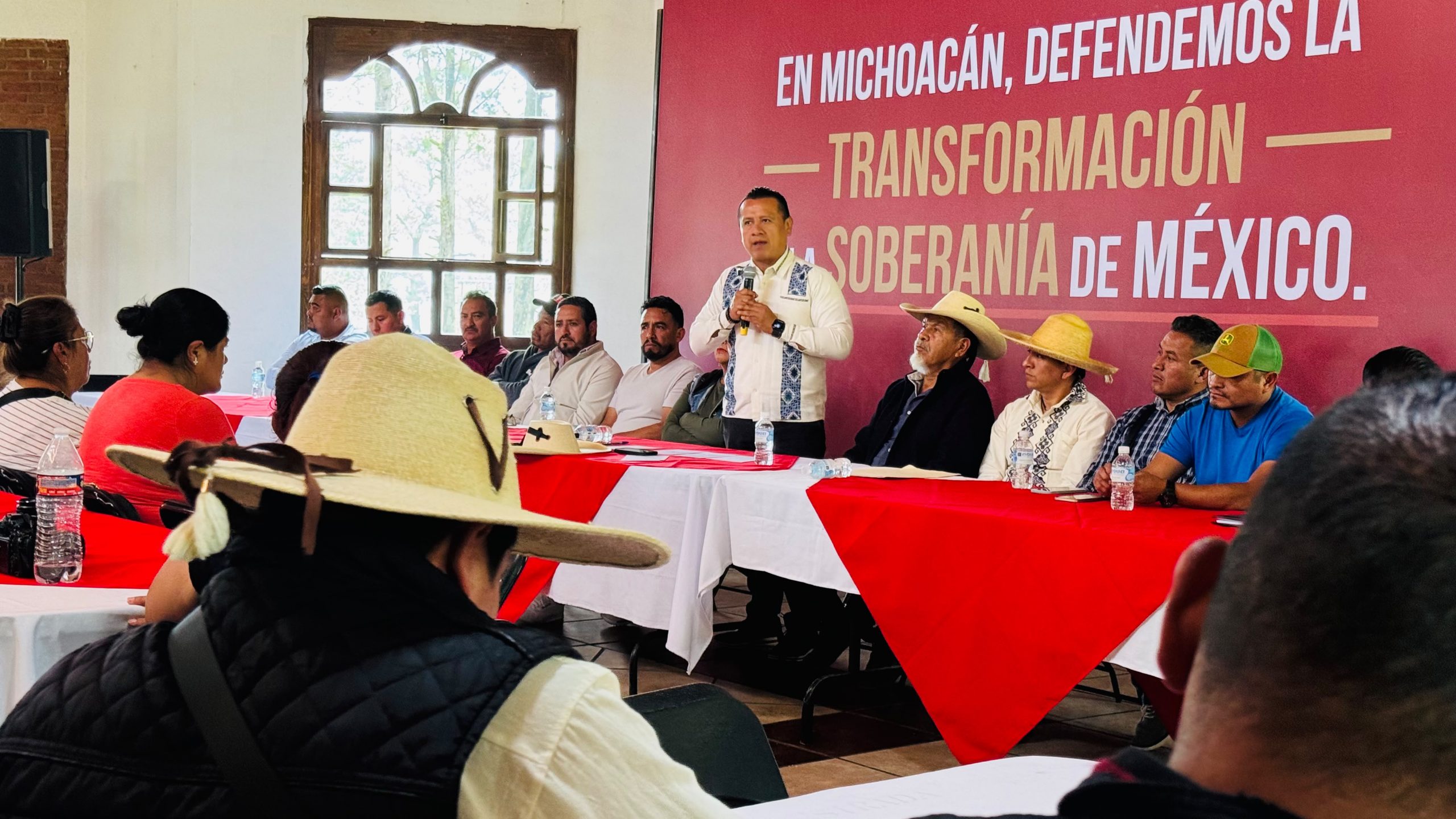 «Siempre ha estado con nosotros»: comunidades con autogobierno cierran filas con Carlos Torres Piña.