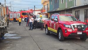 Protección Civil atiende afectaciones por apagón en la colonia Primo Tapia tras fuerte lluvia.<br>
