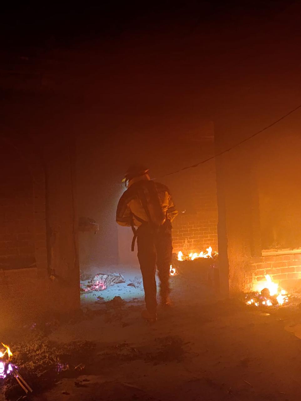 Incendio en casa habitación en la colonia La Antorcha deja cuantiosas pérdidas materiales