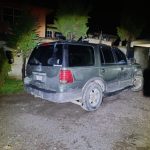 En cateo, asegura FGE vehículo relacionado en una investigación y detiene a una persona en Zitácuaro.