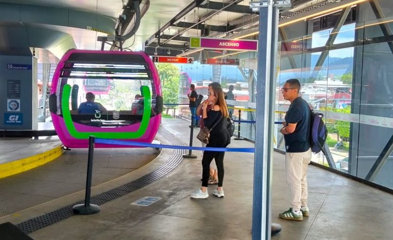 Teleférico de Uruapan reanuda operaciones tras concluir labores de mantenimiento.