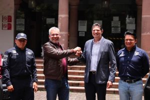Se refuerza la seguridad en Morelia, entrega Bedolla patrullas inteligentes a la policía municipal.