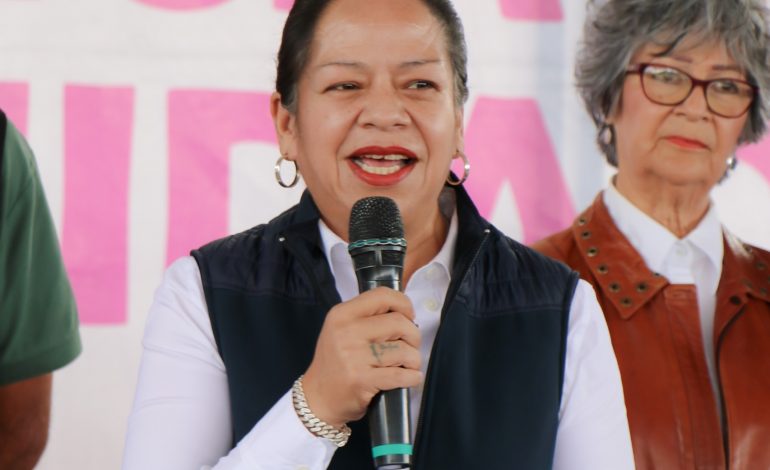 Lleva Jeovana Alcántar el programa «Presidenta en tu Tenencia» a Puente de Tierra con servicios y entrega de apoyos.
