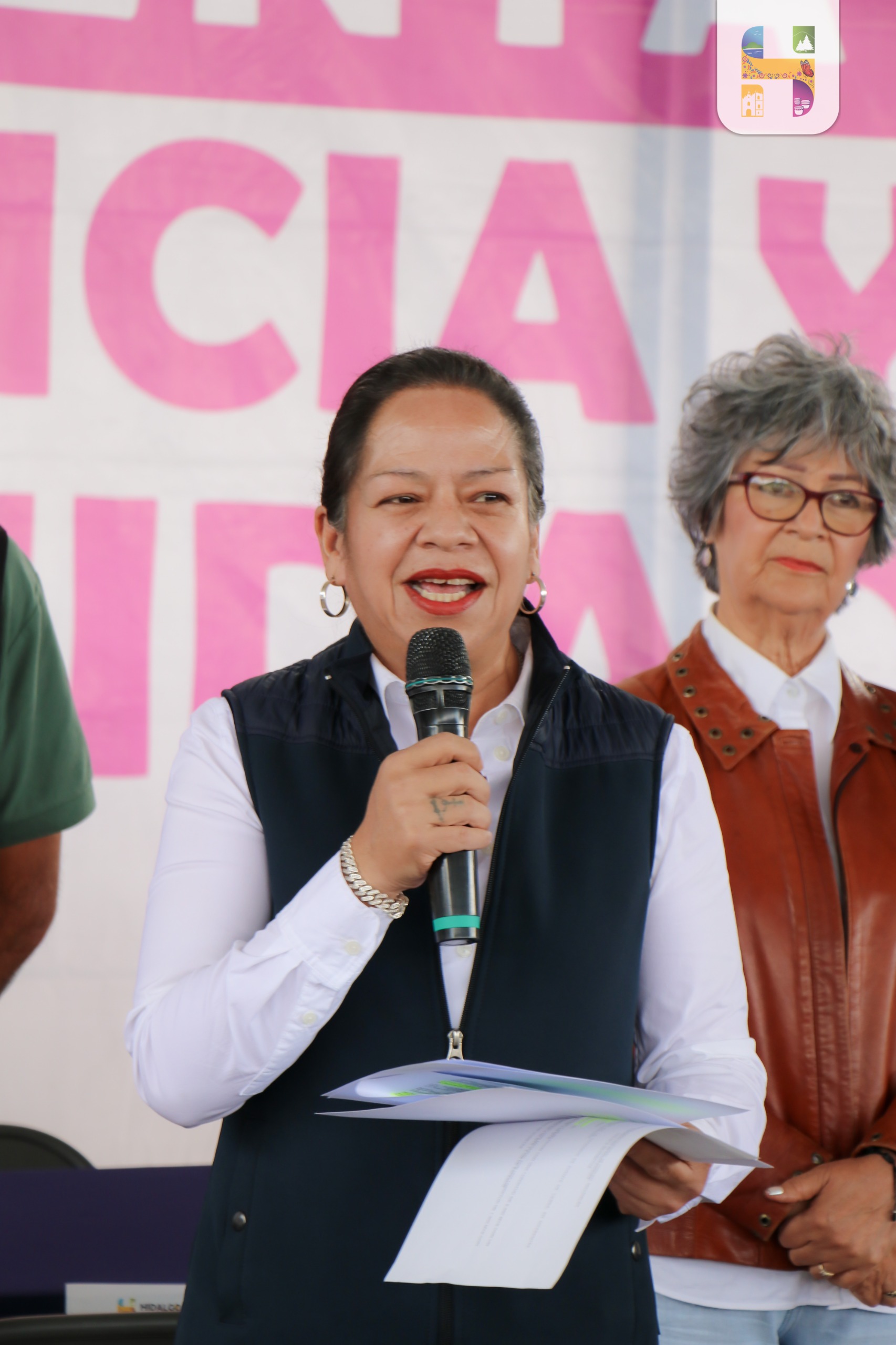 Lleva Jeovana Alcántar el programa «Presidenta en tu Tenencia» a Puente de Tierra con servicios y entrega de apoyos.
