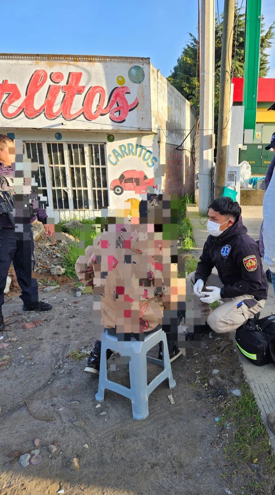 Motociclista resulta lesionado tras sufrir accidente en la carretera Toluca-Zitácuaro.