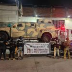 Con apoyo operativo de la Guardia Civil, aseguran dos vehículos con blindaje improvisado durante cateo en Parácuaro.
