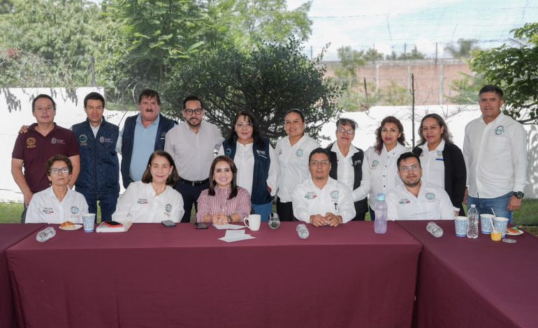 “Es tiempo de transformar el sector salud junto a sus trabajadores”: Gladyz Butanda recibe respaldo del SNTYPS