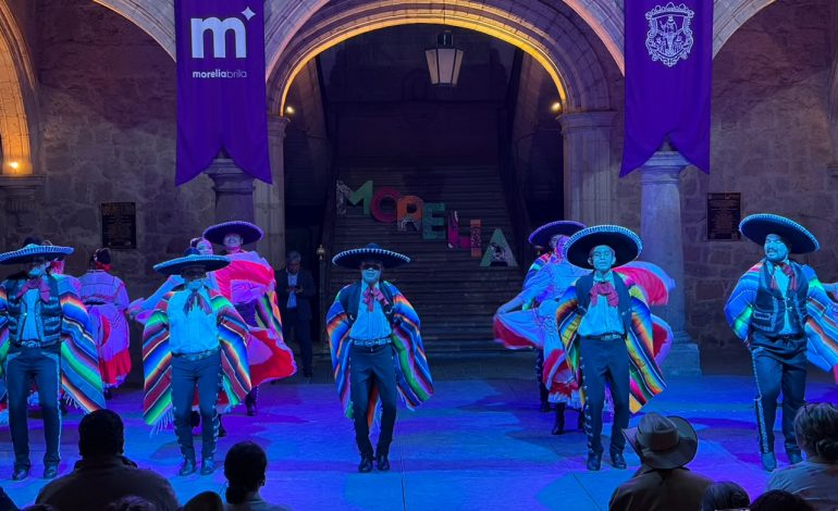 Palacio Municipal brilló con el Ballet Folklórico del Ayuntamiento de Morelia