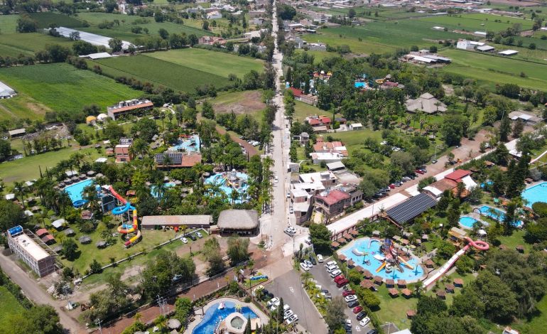 Avanza modernización vial en Huandacareo para impulsar el turismo regional