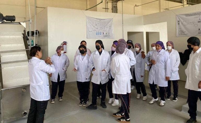 Cecytem ofrece bachillerato tecnológico y general en la región Tepalcatepec