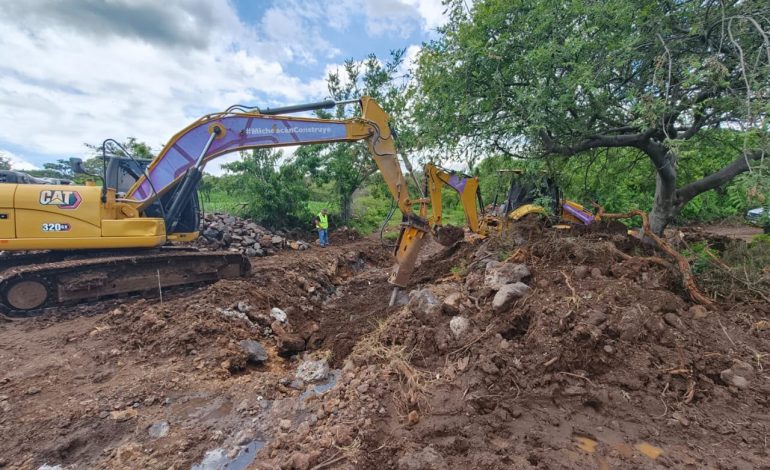Realizan limpieza integral del canal en La Concepción para evitar inundaciones: Rogelio Zarazúa