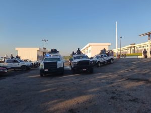 Guardia Civil despliega operativo ante bloqueos carreteros en Michoacán