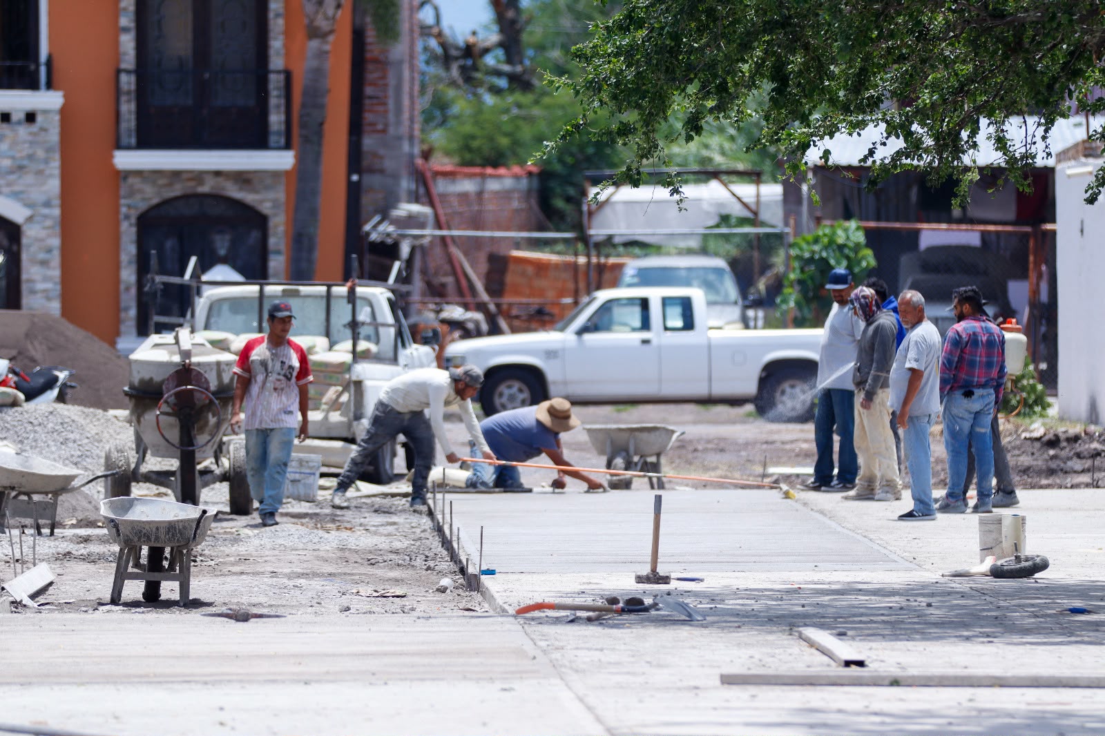 Avanzan pavimentación y obras sociales en Ecuandureo: Rogelio Zarazúa