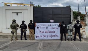 Asegura FGE armas, equipo táctico, droga y vehículos durante cateo en Tinaja de Vargas