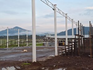 Avanza construcción de techumbres y graderío en unidad deportiva de Arantepacua: Rogelio Zarazúa
