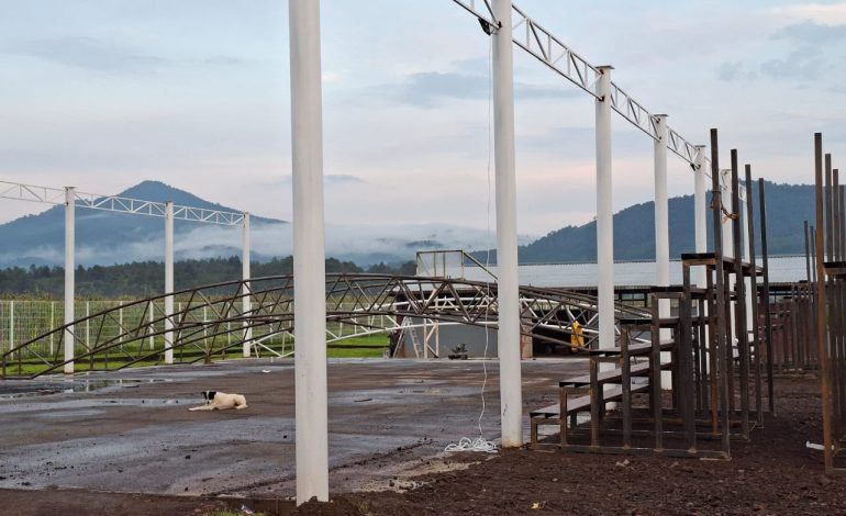 Avanza construcción de techumbres y graderío en unidad deportiva de Arantepacua: Rogelio Zarazúa