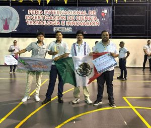 Estudiantes del Cecytem ganan primer lugar en feria internacional de ciencia en Colombia