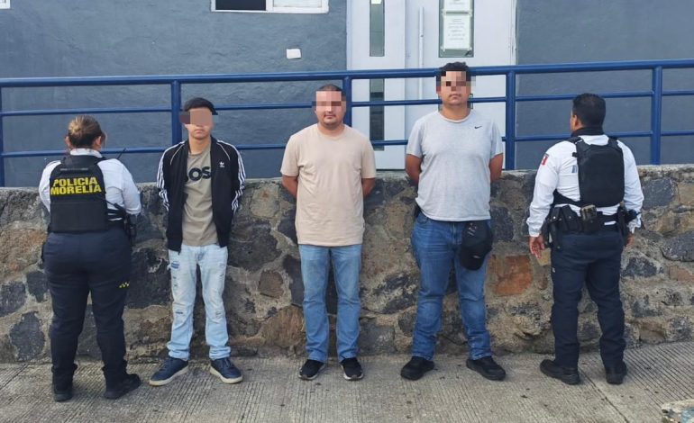 Intentaron huir de la policía: interceptan camioneta robada y detienen a tres jóvenes en la Pátzcuaro-Morelia