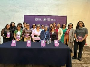 Presentan “Creándonos en las Palabras”, plaquette que reúne voces de 19 escritoras michoacanas