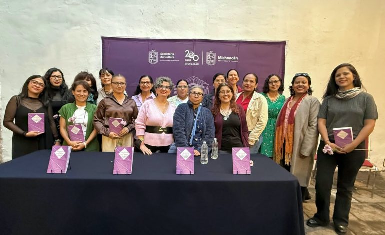 Presentan “Creándonos en las Palabras”, plaquette que reúne voces de 19 escritoras michoacanas