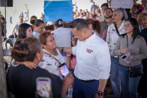 Escuchar antes de hablar: el método político de Carlos Torres Piña