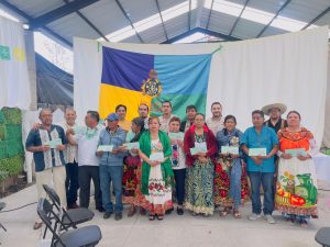 Entrega Semigrante 14 visas a personas de comunidades originarias de Paracho