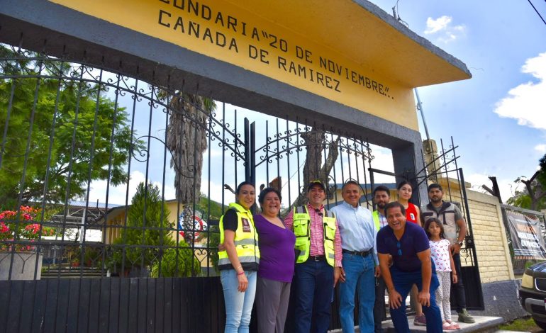 Impulsan obras de mejora en escuelas del Bajío michoacano: Rogelio Zarazúa