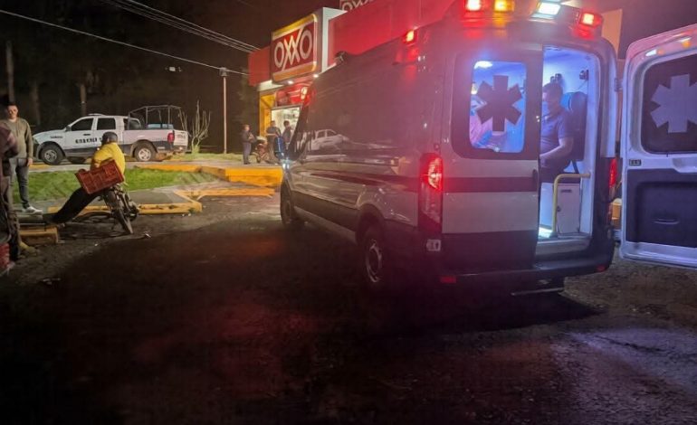 Amagan a cajera y roban 3 mil pesos de un OXXO en Uruapan