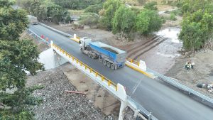 Puente Cruz de Campos en Aquila elimina riesgos de accidentes durante lluvias: Rogelio Zarazúa