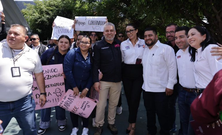 Con D4TA, docentes de prepa y universidad serán los primeros del país en recibir plan de internet gratuito: Bedolla
