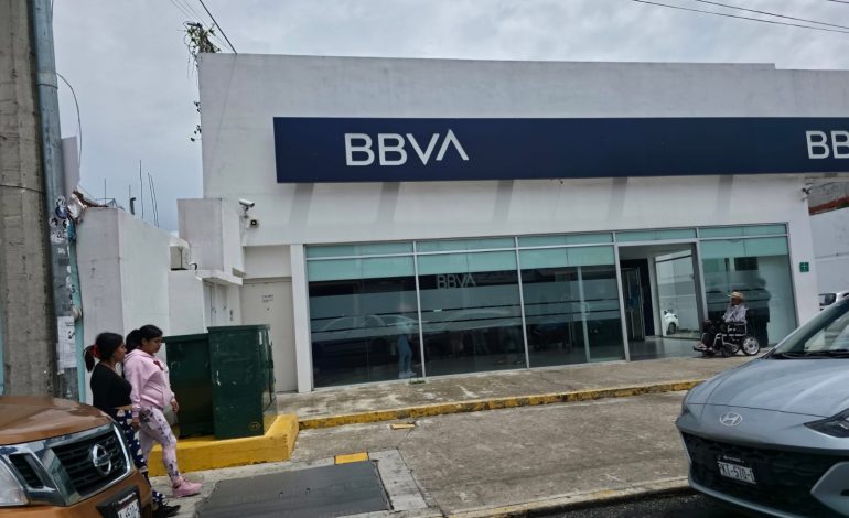 Asaltan a un hombre en cajero automático de BBVA en la colonia Vasco de Quiroga, en Morelia