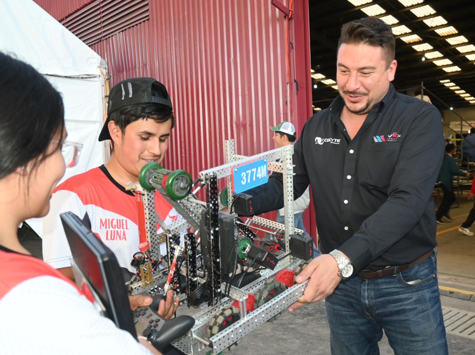 Juventudes del Cecytem ponen en alto a Michoacán con proyectos de innovación y robótica