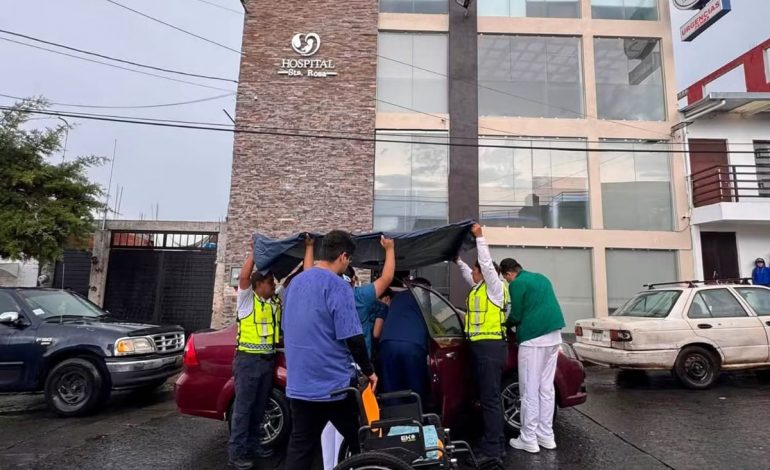 Mujer da a luz a bordo de un vehículo en el Libramiento Oriente de Morelia; agentes municipales escoltan a la familia al hospital