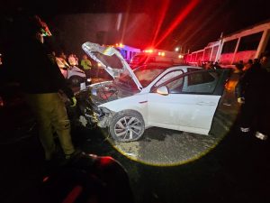 FUERTE CHOQUE EN LA SAN FELIPE-OCAMPO DEJA DOS LESIONADOS Y UN CONDUCTOR PRENSADO
