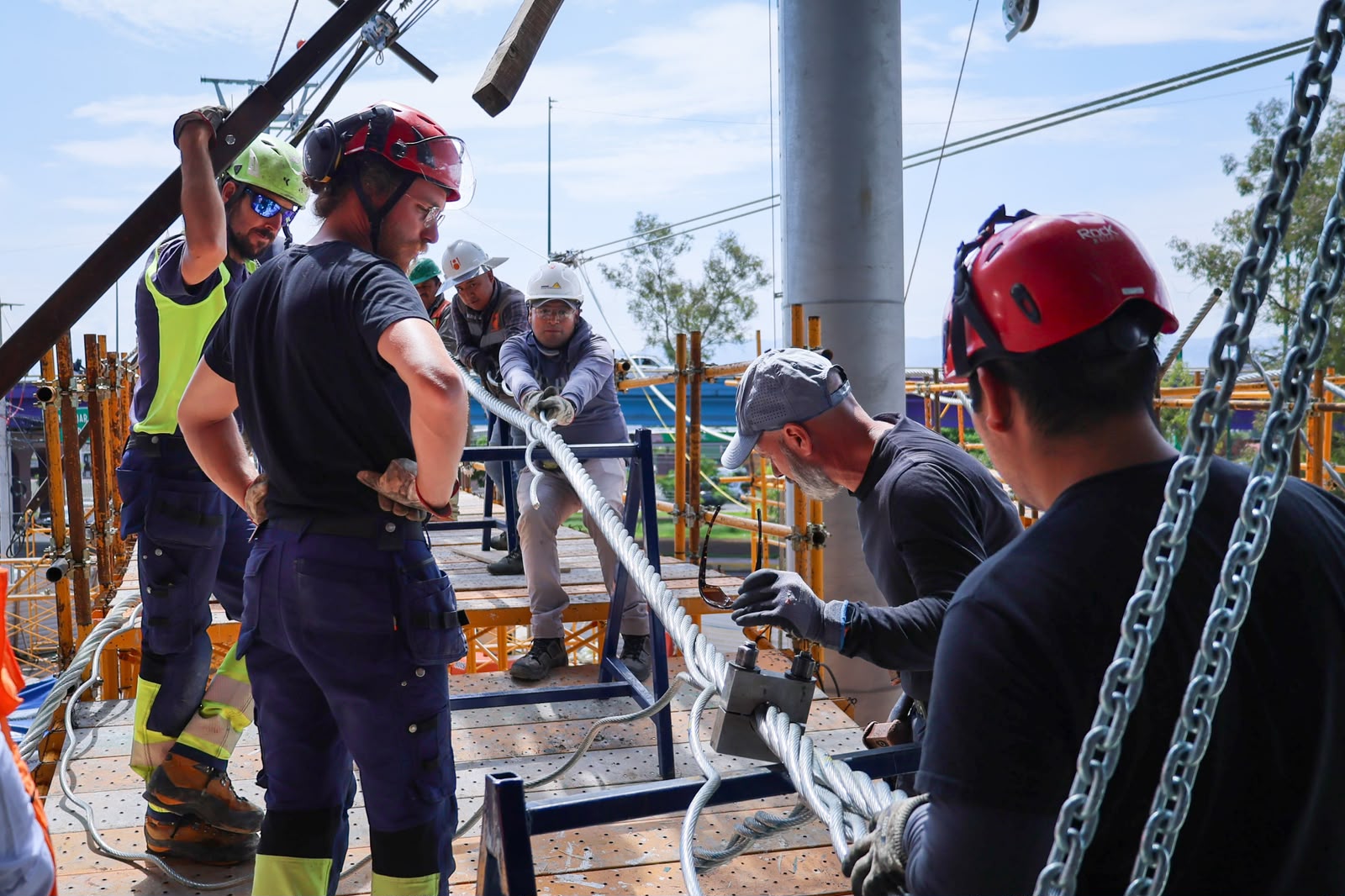 Teleférico de Morelia concluye empalme del cable portador; avanza hacia pruebas electromecánicas