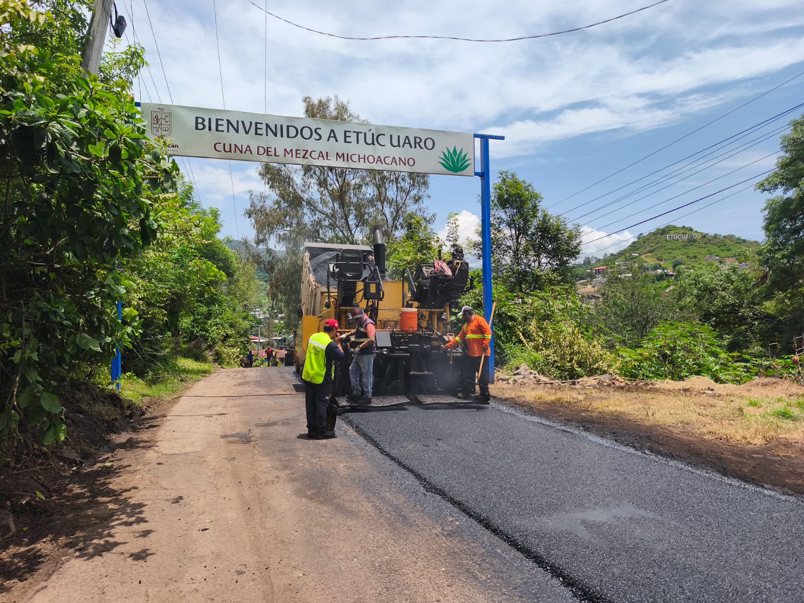 Avanza al 92% la rehabilitación carretera en Villa Madero y Etúcuaro: Rogelio Zarazúa