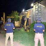 En cateo realizado en Apatzingán, asegura FGE excavadora hidráulica con reporte de robo