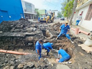 Ooapas atiende colapso en línea sanitaria en la calle Pascual Ortiz Rubio