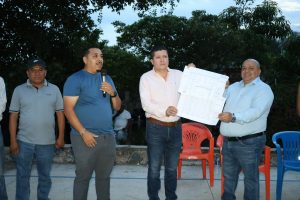 Vicente Gómez acude a arranque de obra en la localidad de La Loma