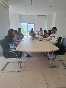 En la Unidad Profesional… Integrantes de la escolta realizan una reunión de trabajo