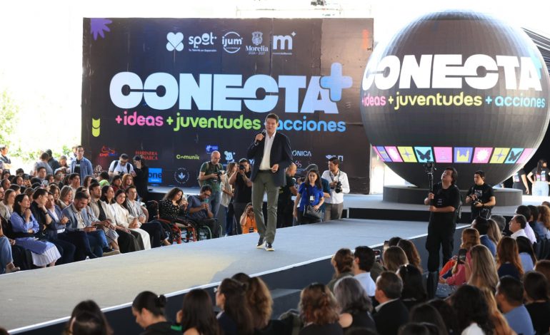 Alfonso Martínez enciende la chispa de los jóvenes con encuentro ‘Conecta +’