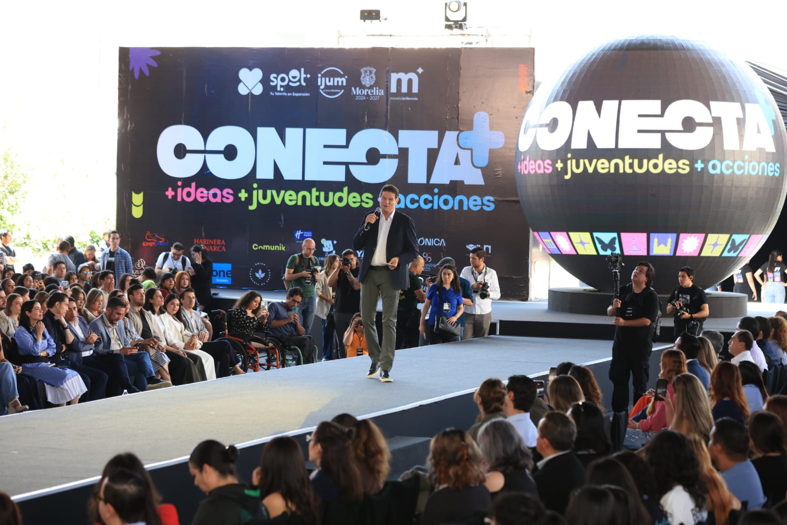 Alfonso Martínez enciende la chispa de los jóvenes con encuentro ‘Conecta +’