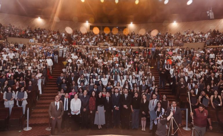 Egresan 471 nuevos profesionales de la educación de 9 carreras del Imced
